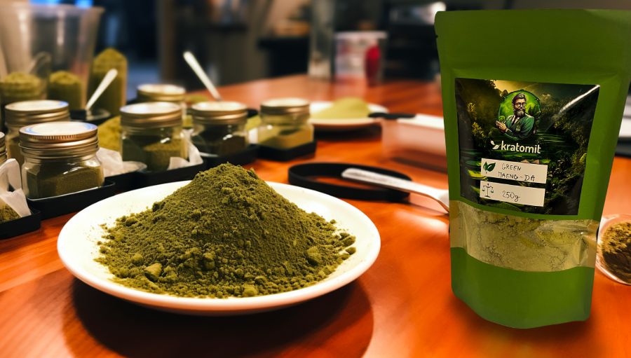 Různé barvy a druhy kratomu